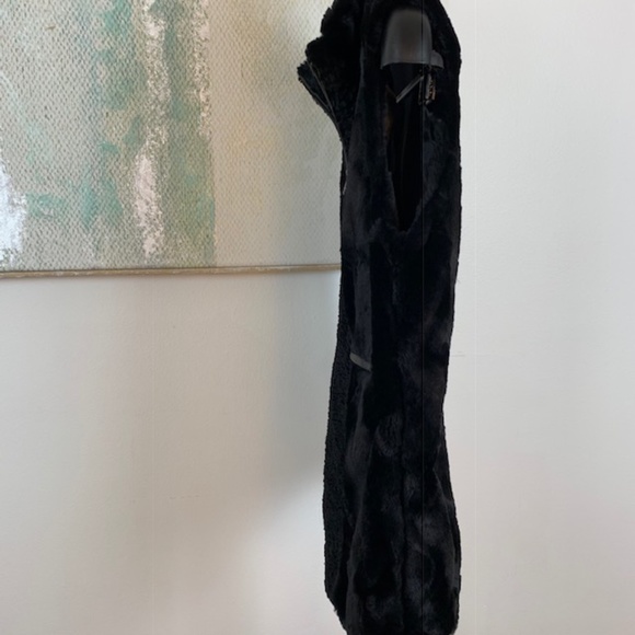 Faux fur black vest. L. - Picture 7 of 13
